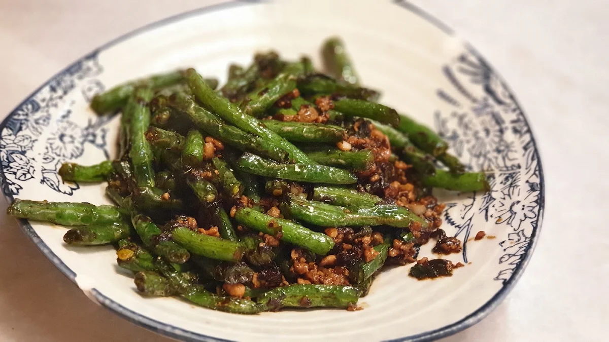 Stir-Fried Green Beans with Pork Mince & Olive Vegetable 榄菜肉末四季豆